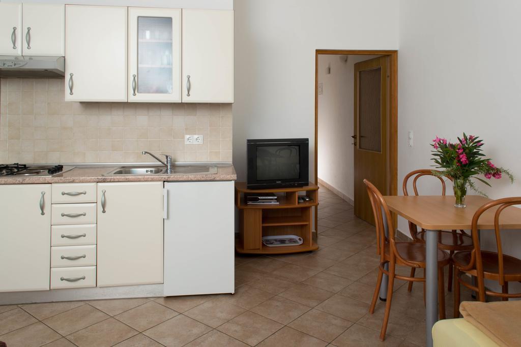 Apartments Jurjevic Петрчане Екстер'єр фото